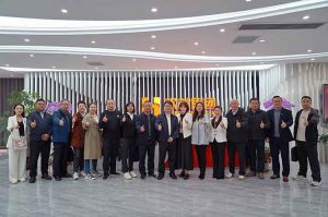 热烈欢迎新疆喀什人社局一行领导莅临江南（中国）官方集团指导